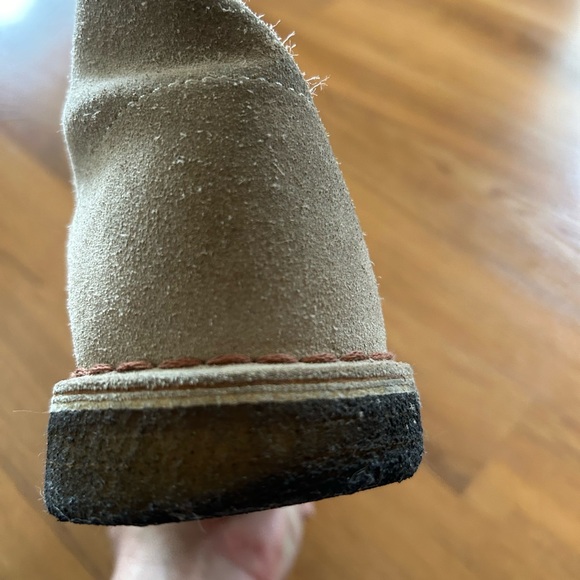 Mens size 9 Clarks desert boots. - Picture 3 of 12